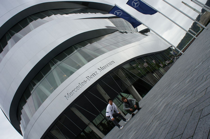 BOND TOURS - イイムラ&デビが行く ドタバタドイツチューナー巡り&2011フランクフルトモーターショー! iaa2011