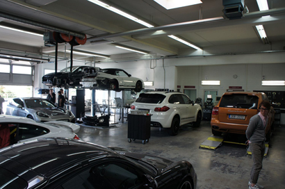 BOND TOURS - イイムラ&デビが行く ドタバタドイツチューナー巡り&2011フランクフルトモーターショー! iaa2011