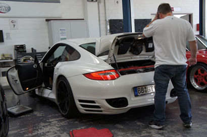 BOND TOURS - イイムラ&デビが行く ドタバタドイツチューナー巡り&2011フランクフルトモーターショー! iaa2011