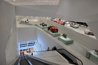 BOND TOURS - イイムラ&デビが行く ドタバタドイツチューナー巡り&2011フランクフルトモーターショー! iaa2011