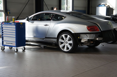 BOND TOURS - イイムラ&デビが行く ドタバタドイツチューナー巡り&2011フランクフルトモーターショー! iaa2011
