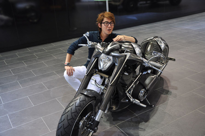 BOND TOURS - イイムラ&デビが行く ドタバタドイツチューナー巡り&2011フランクフルトモーターショー! iaa2011